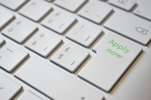 第二新卒がリモートワークの求人を効率的に探す方法は？